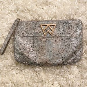 Kelly Wynne wristlet purse